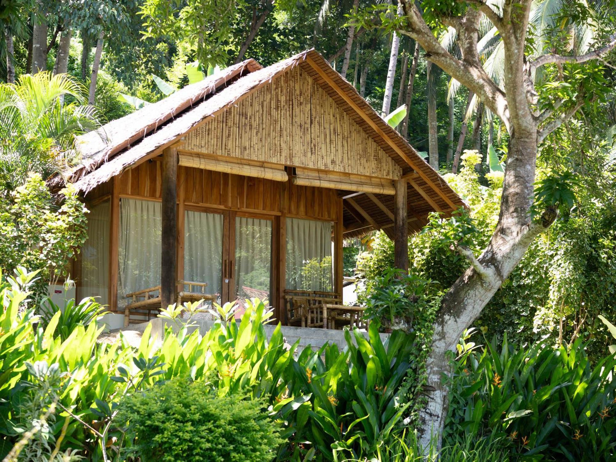 D'Lagoon Dive Resort Bitung Exterior foto